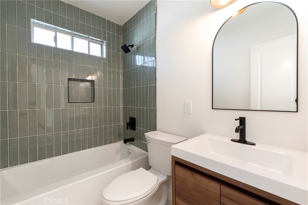 1887 Saint Louis Avenue Property Photo 23