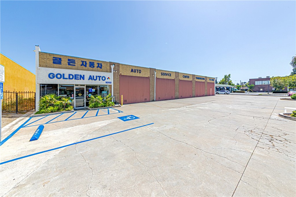 9202 Garden Grove Boulevard Property Photo 10