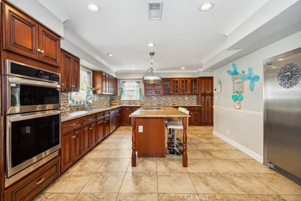 748 S Walnut Avenue Property Photo 16