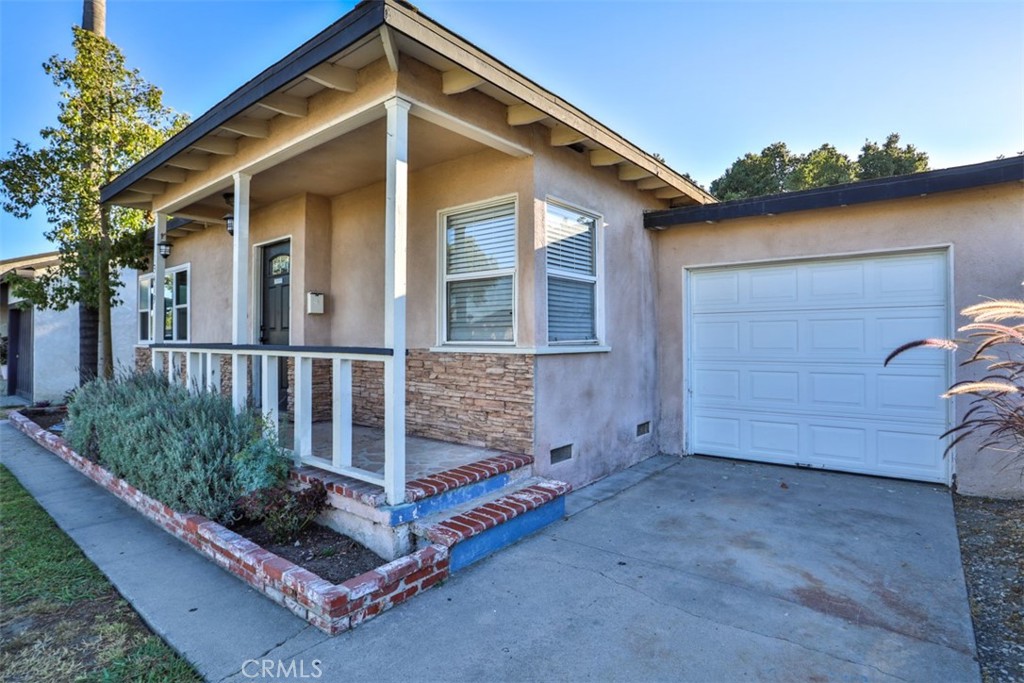 13419 Stanbridge Avenue Property Photo 1