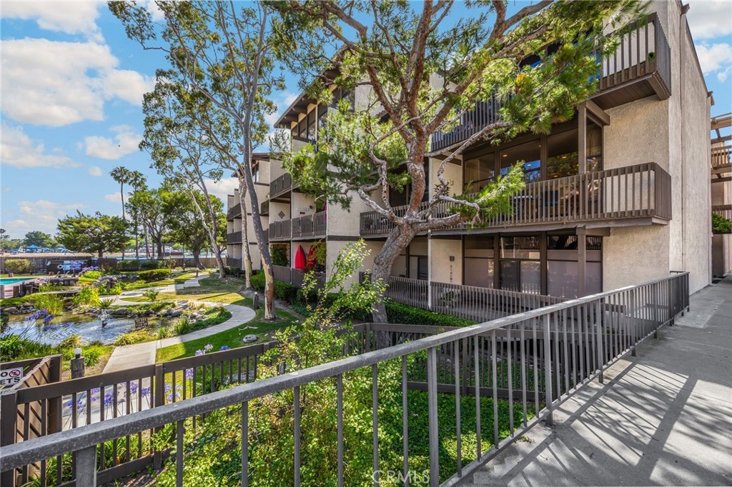 5202 Marina Pacifica Drive S Property Photo 2