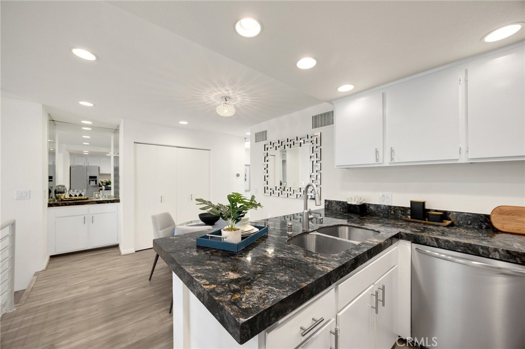5202 Marina Pacifica Drive S Property Photo 15