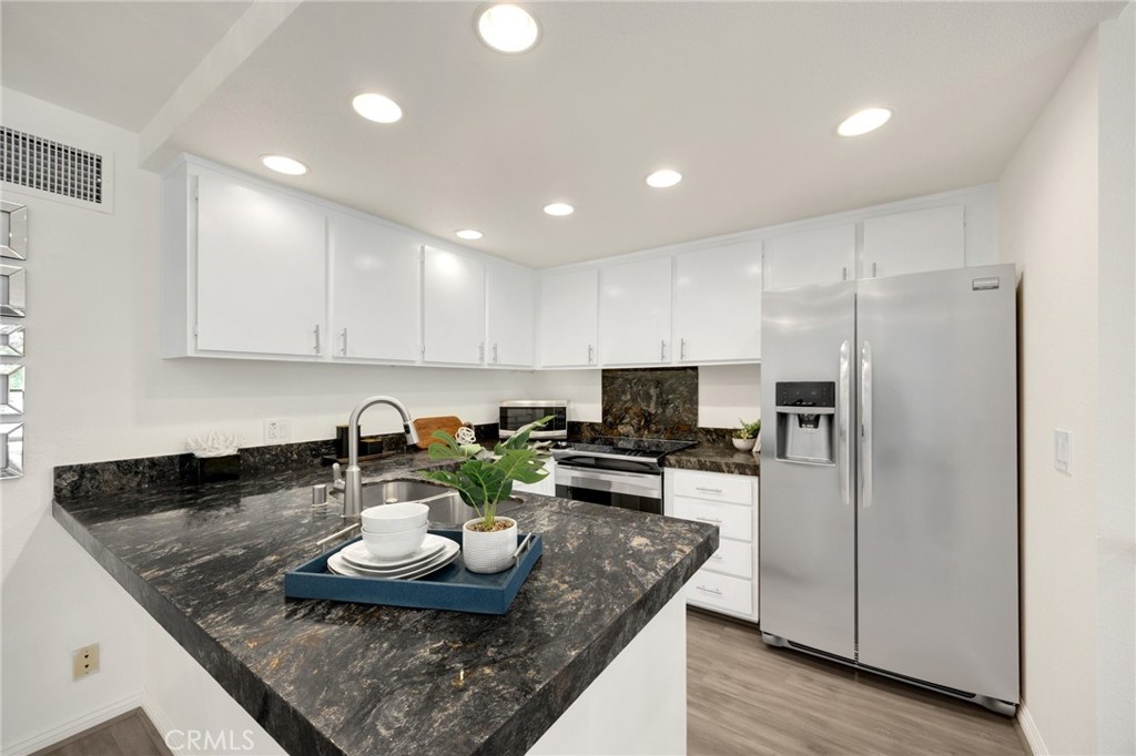 5202 Marina Pacifica Drive S Property Photo 17