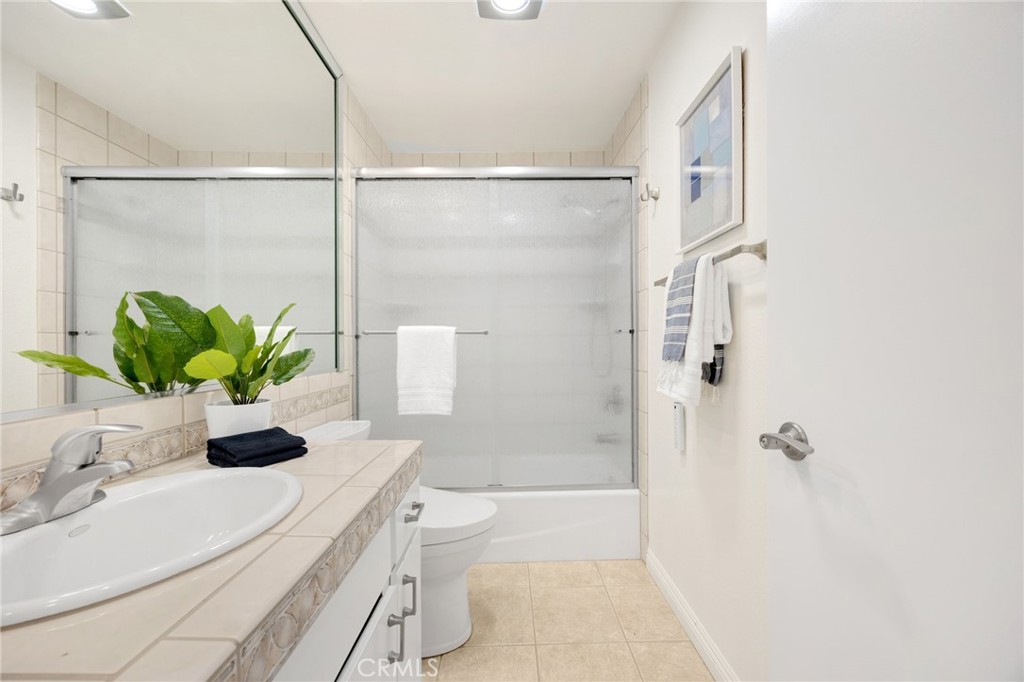 5202 Marina Pacifica Drive S Property Photo 24