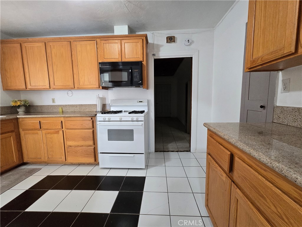 845 Preston Street Property Photo 17
