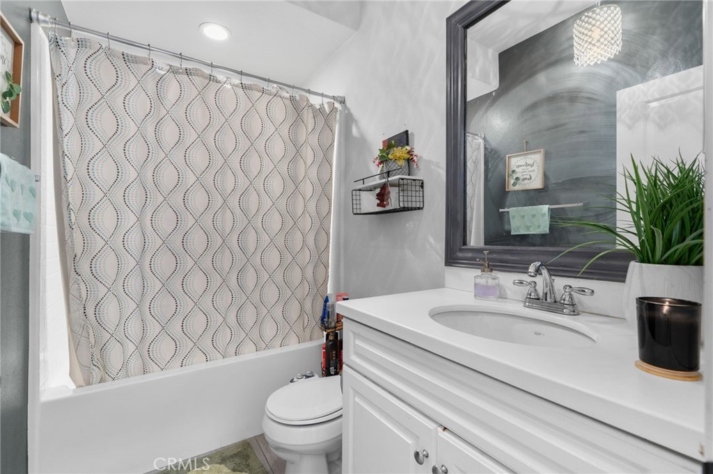 3134 E La Avenida Drive Property Photo 9