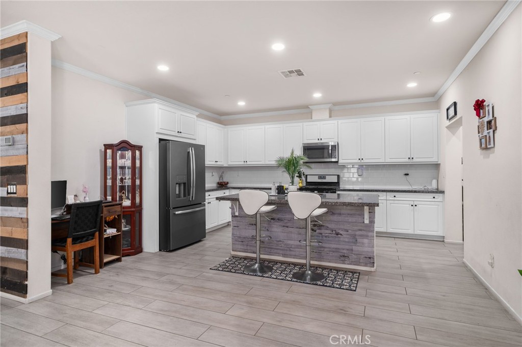 3134 E La Avenida Drive Property Photo 11