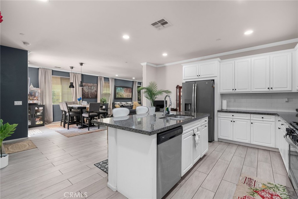 3134 E La Avenida Drive Property Photo 14
