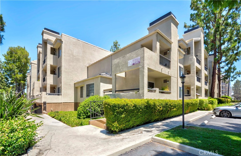 21450 Burbank Boulevard 211 Property Photo 1