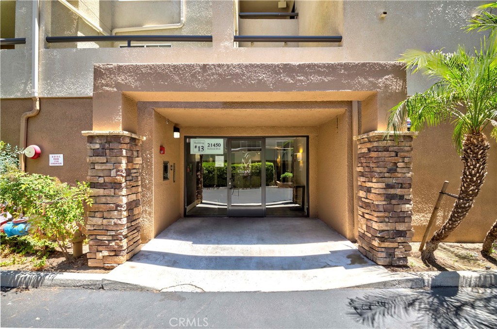 21450 Burbank Boulevard 211 Property Photo 2