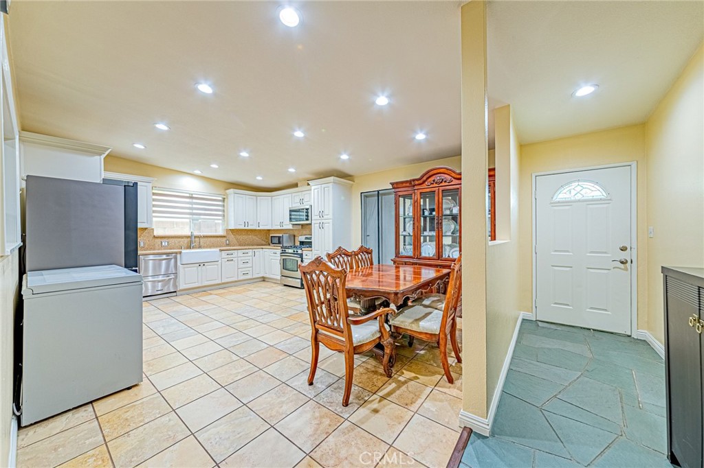 12256 Lesley Street Property Photo 3