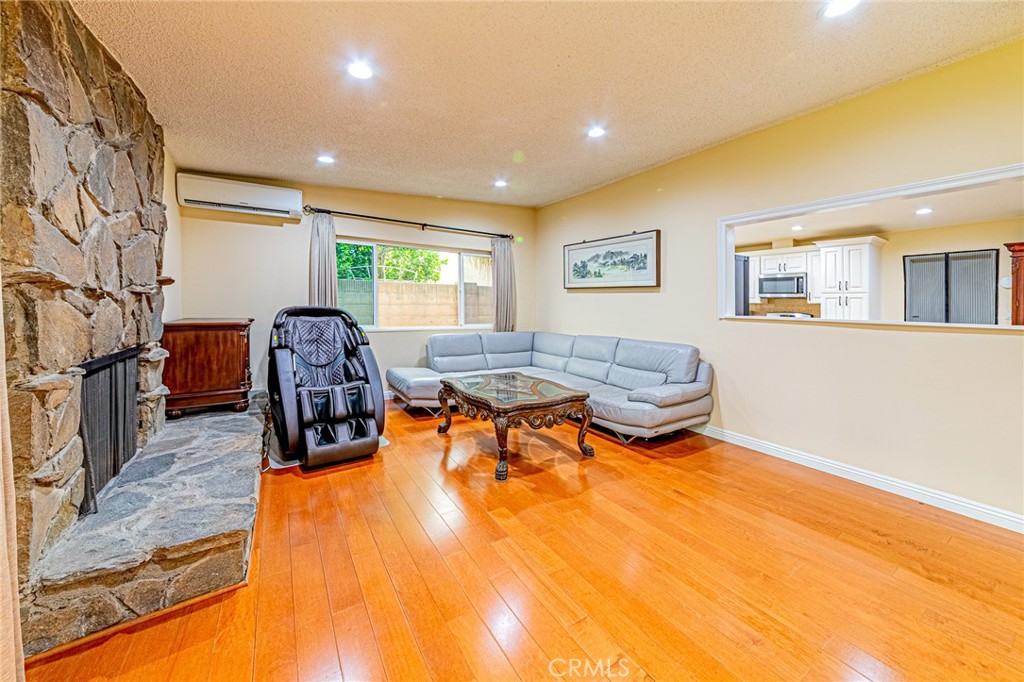 12256 Lesley Street Property Photo 10