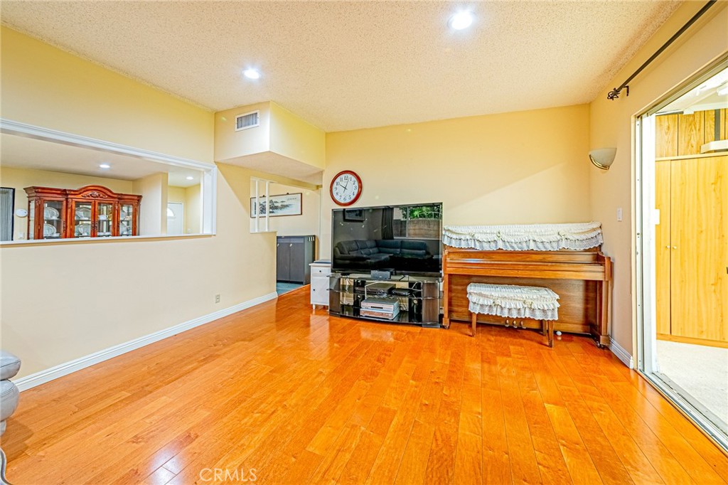 12256 Lesley Street Property Photo 11