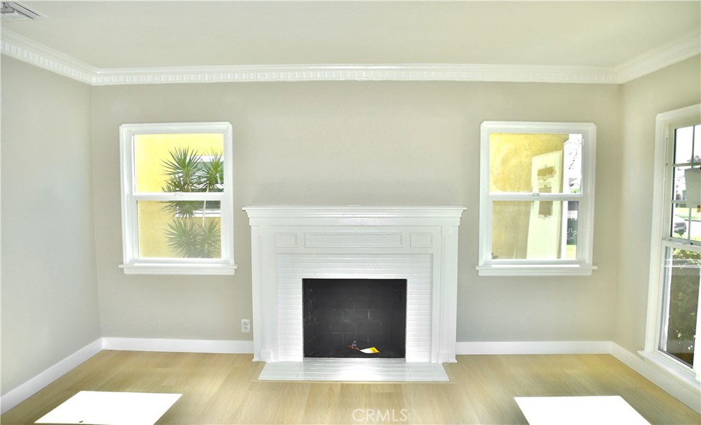 9106 S Gramercy Place Property Photo 7