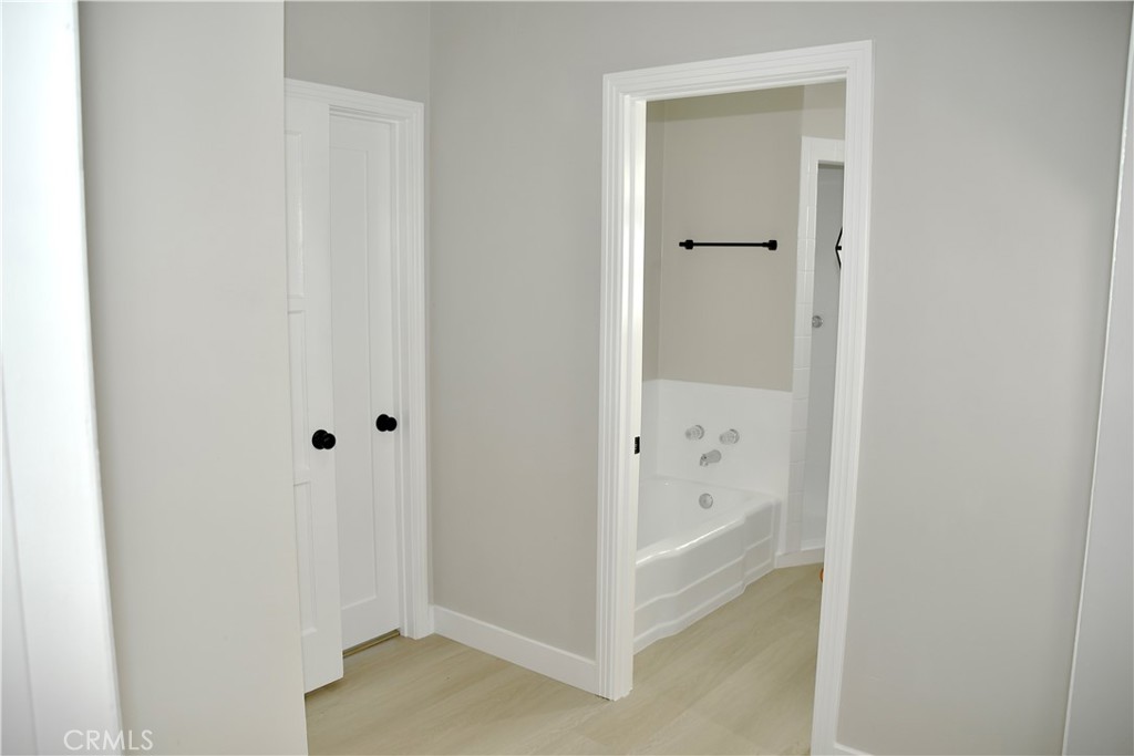 9106 S Gramercy Place Property Photo 8