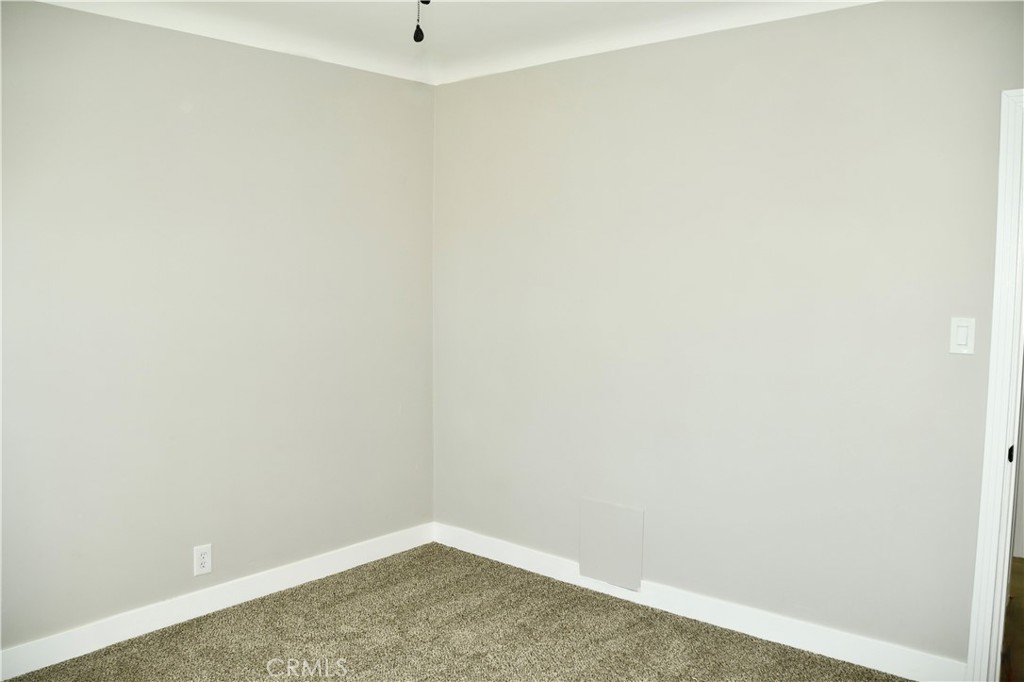 9106 S Gramercy Place Property Photo 9