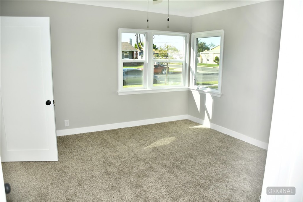 9106 S Gramercy Place Property Photo 13