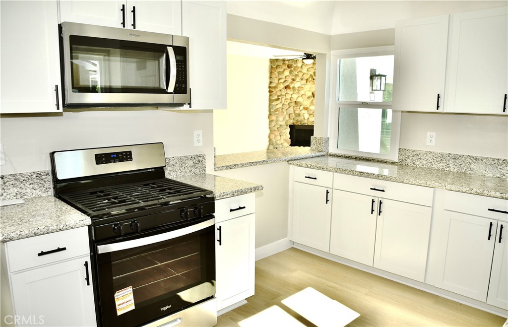 9106 S Gramercy Place Property Photo 15