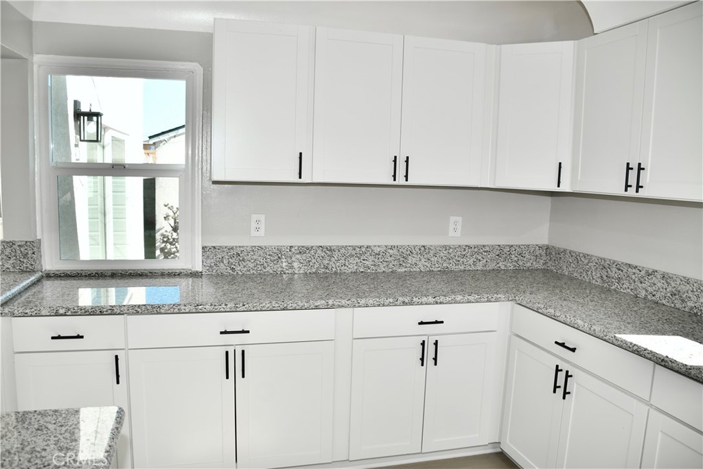 9106 S Gramercy Place Property Photo 17