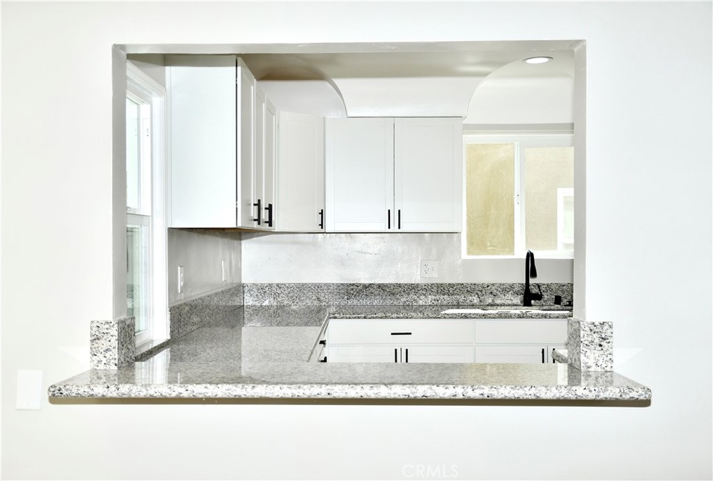 9106 S Gramercy Place Property Photo 18
