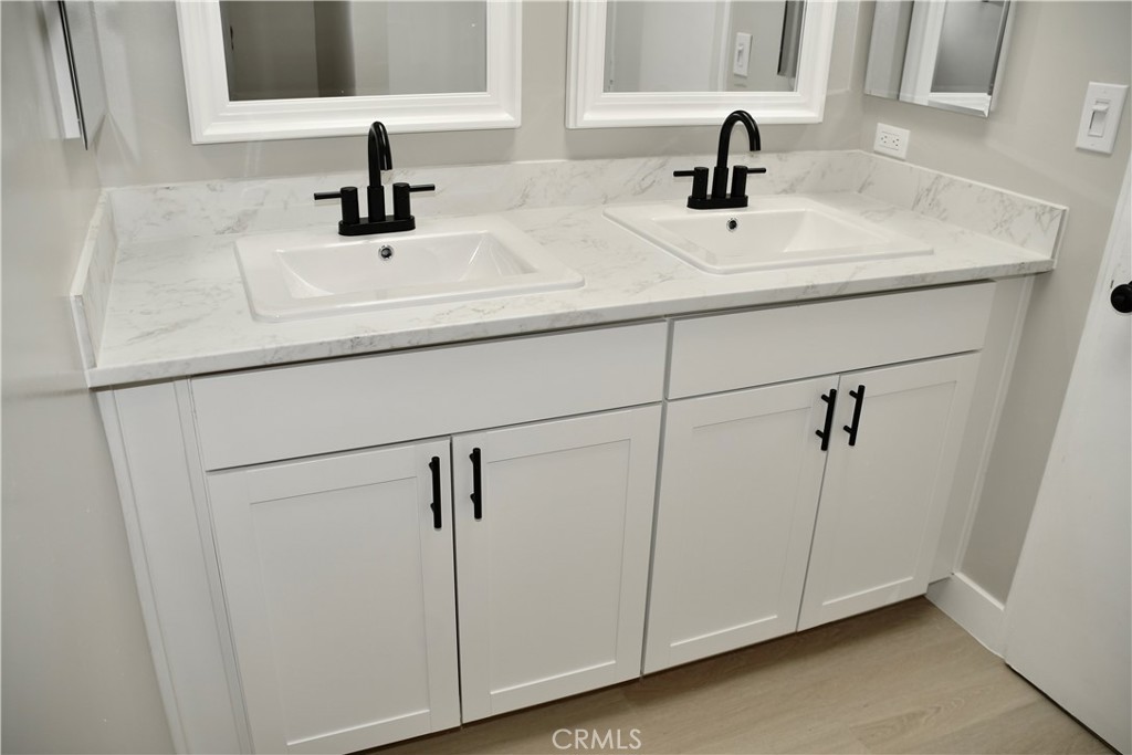 9106 S Gramercy Place Property Photo 19