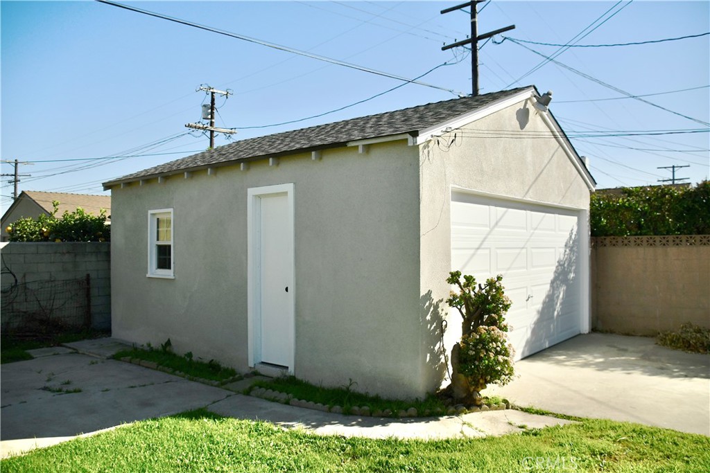 9106 S Gramercy Place Property Photo 23