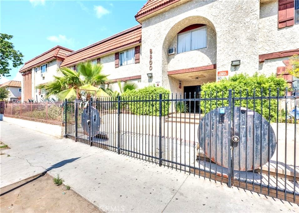 8800 Cedros Avenue 207 Property Photo 1