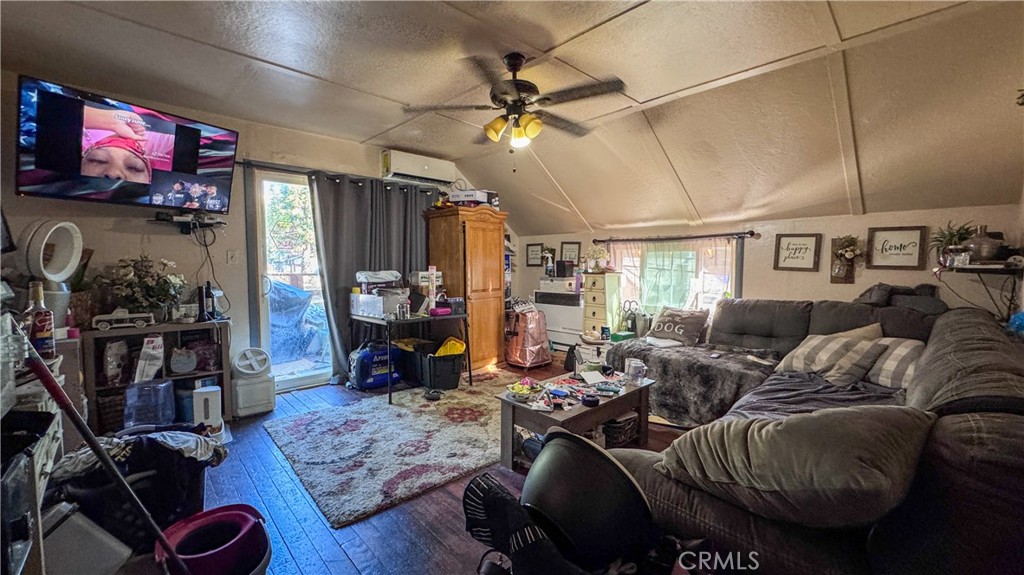 23004 Pine Lane Property Photo 15