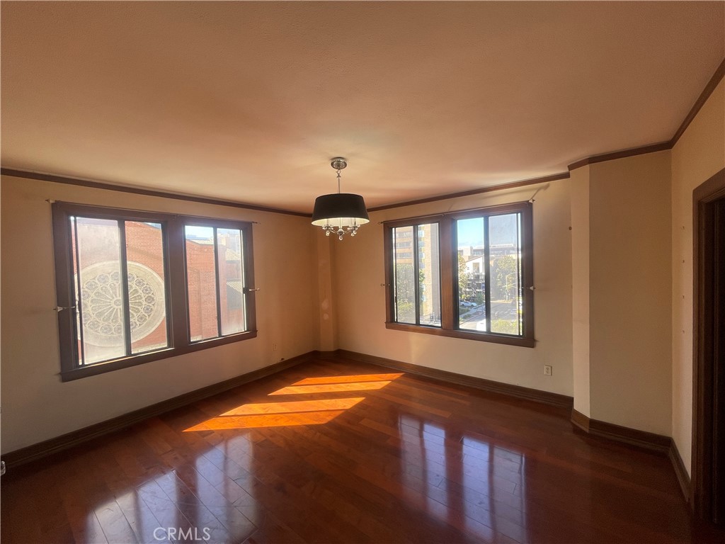 315 W 3rd Street 404 Property Photo 1