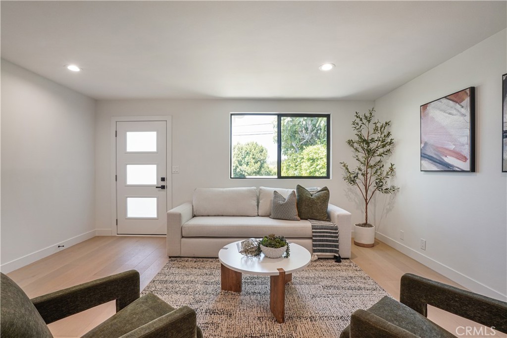 3560 Lavell Property Photo 4