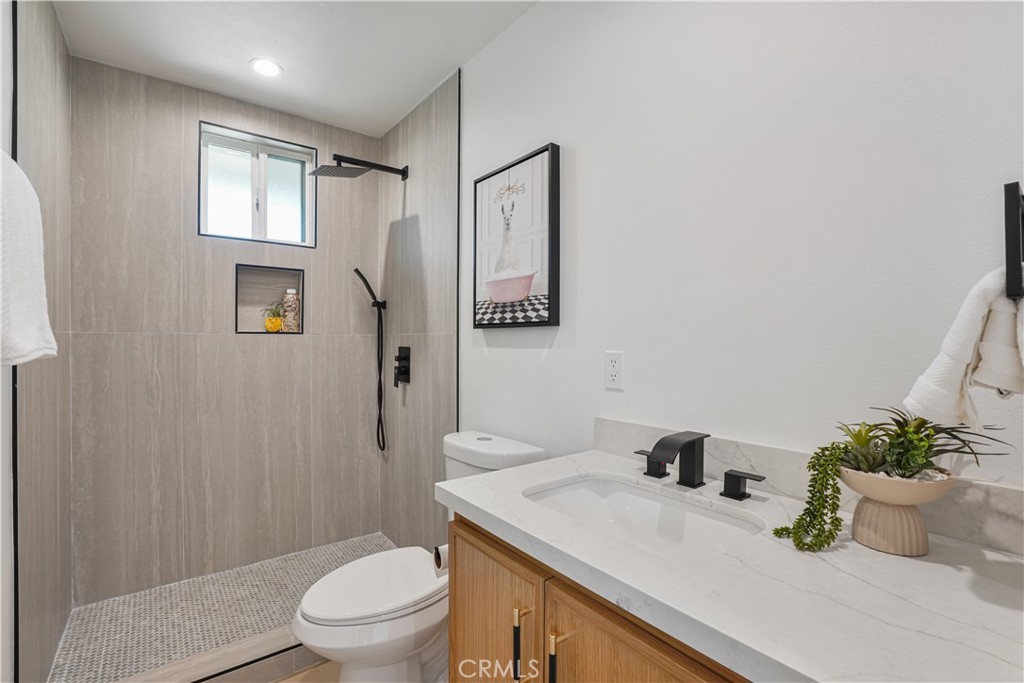 3560 Lavell Property Photo 17