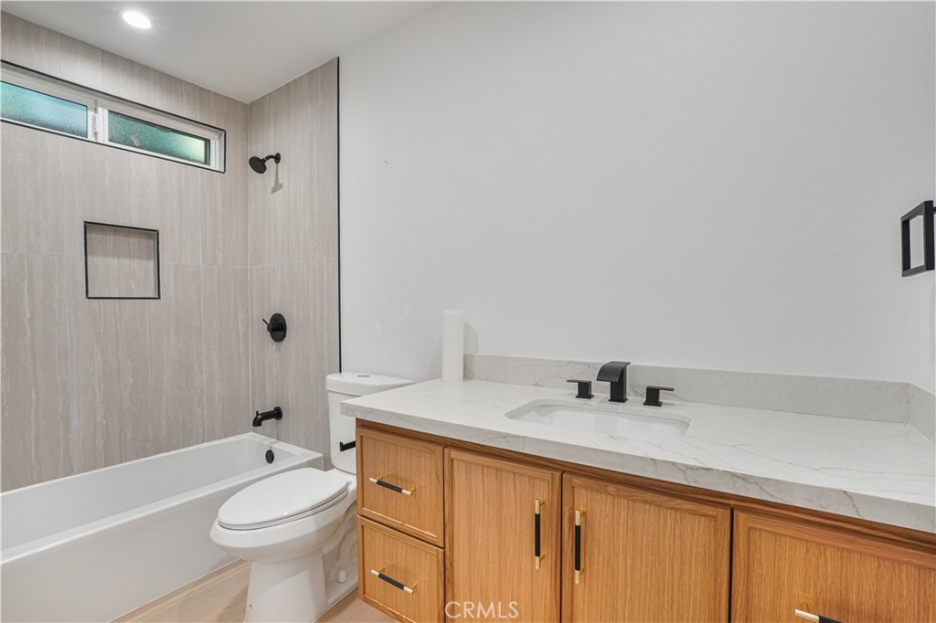 3560 Lavell Property Photo 20