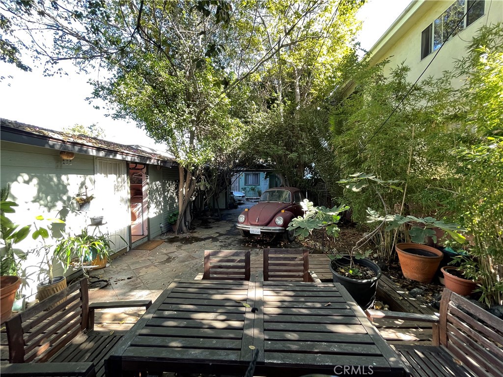 5221 Satsuma Property Photo 5