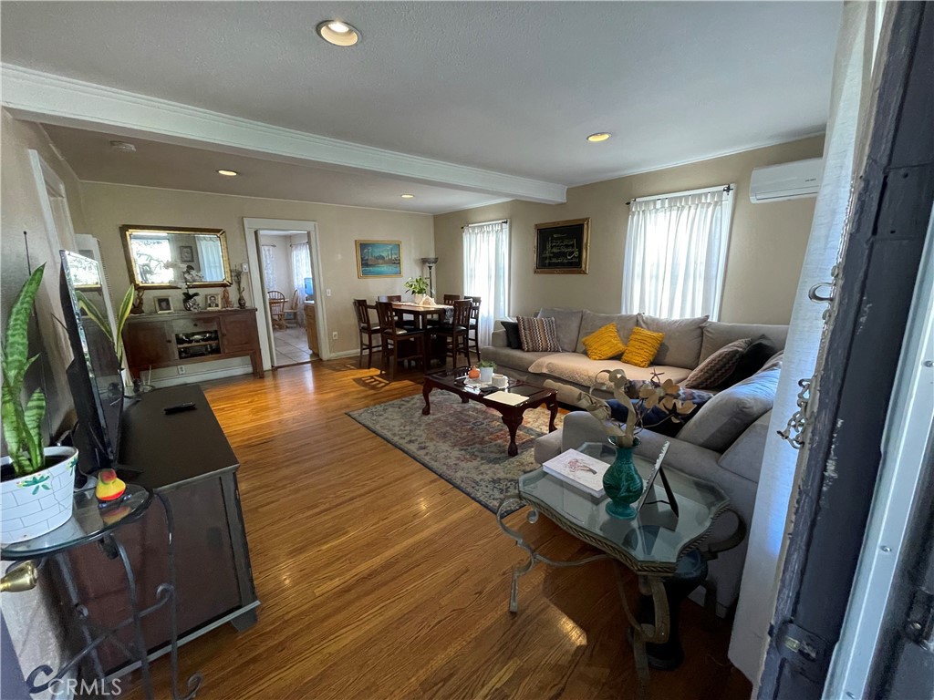 5221 Satsuma Property Photo 6