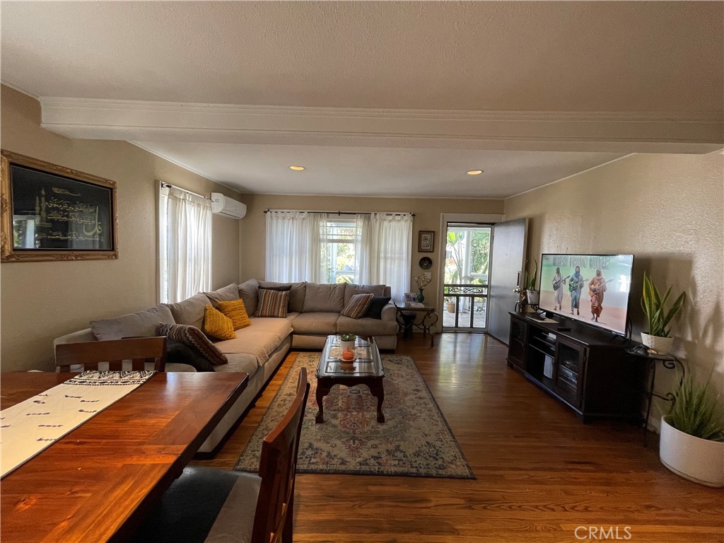 5221 Satsuma Property Photo 8