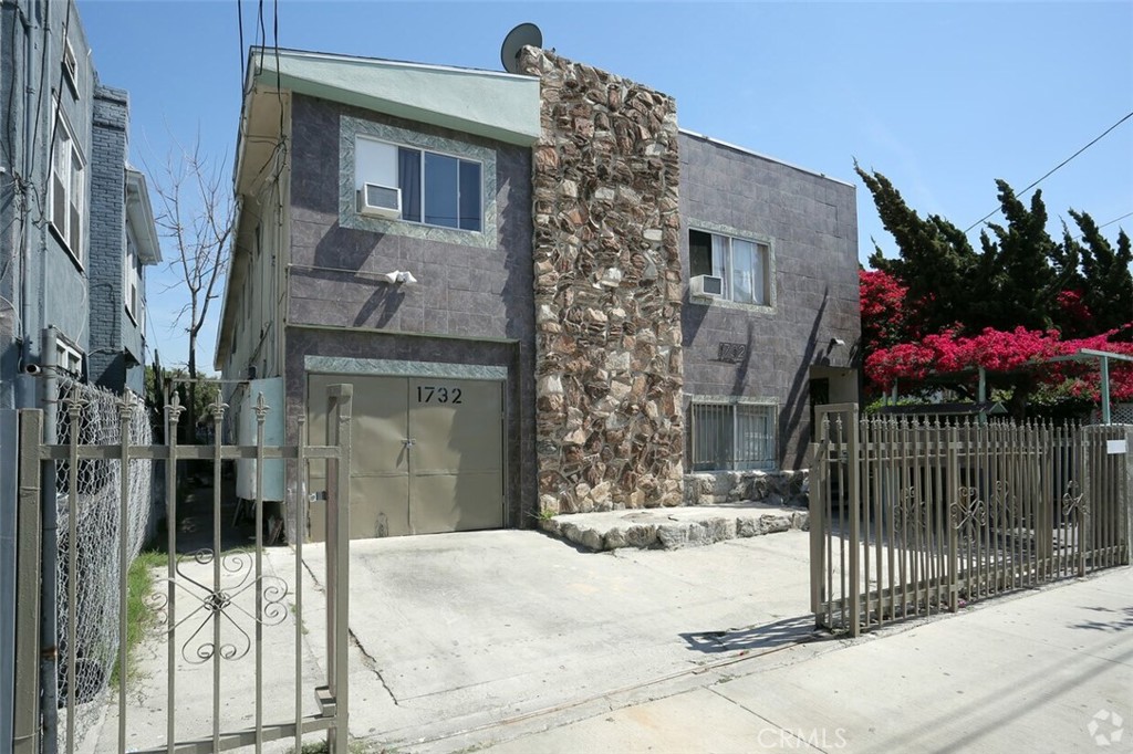 1732 S New England Property Photo 1