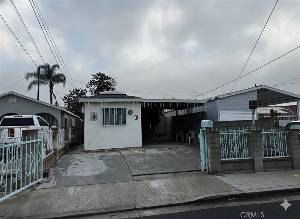 8217 Howe Property Photo 1