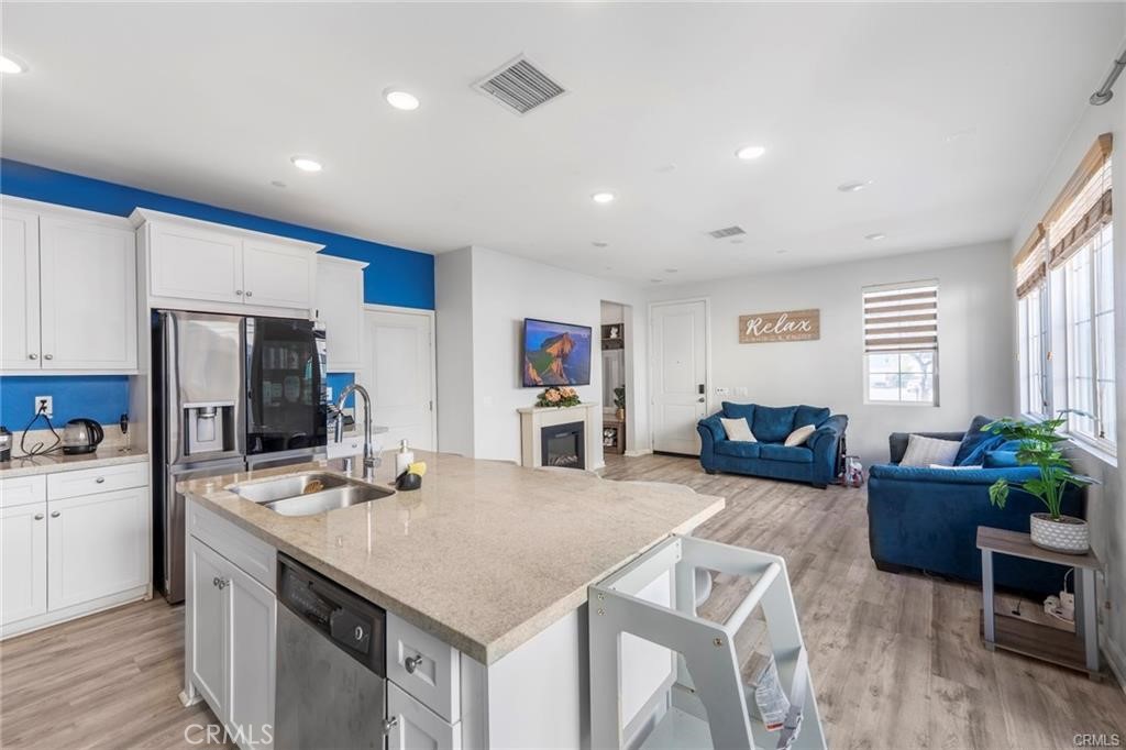 1633 Topeka Property Photo 10