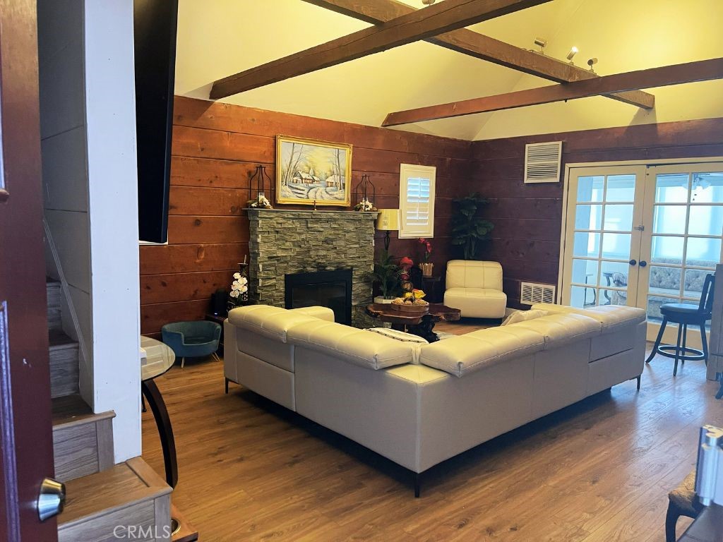 1350 Oak Property Photo 6