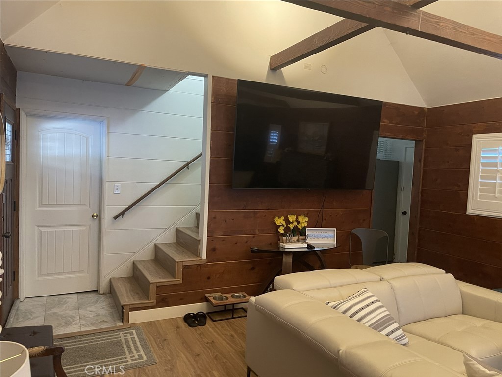 1350 Oak Property Photo 10