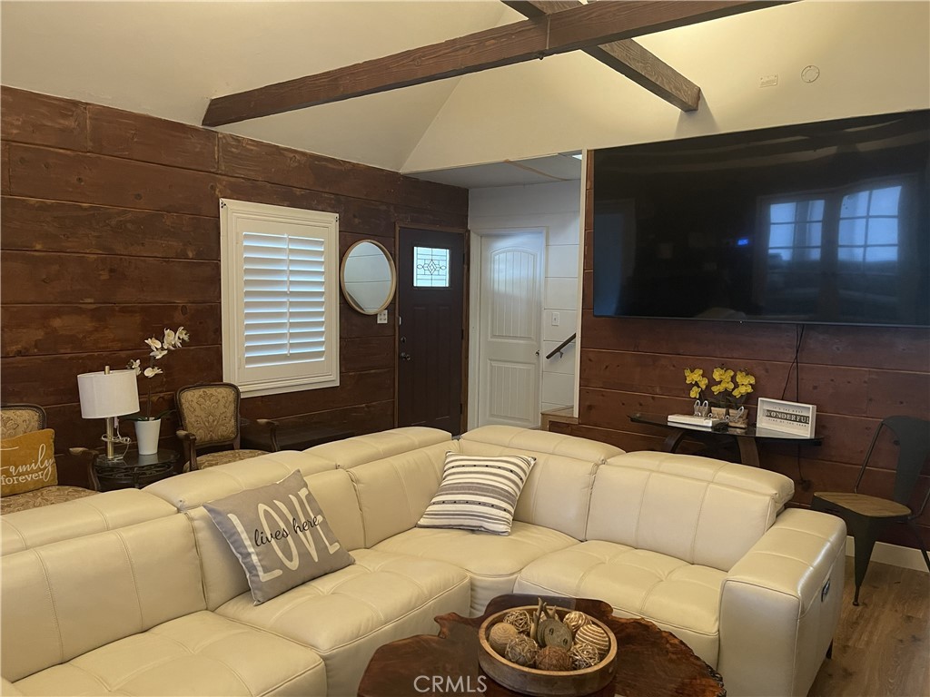 1350 Oak Property Photo 11