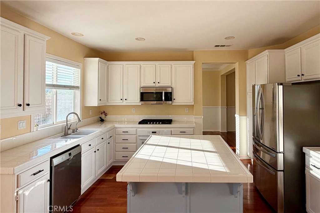 28410 Agajanian Property Photo 8