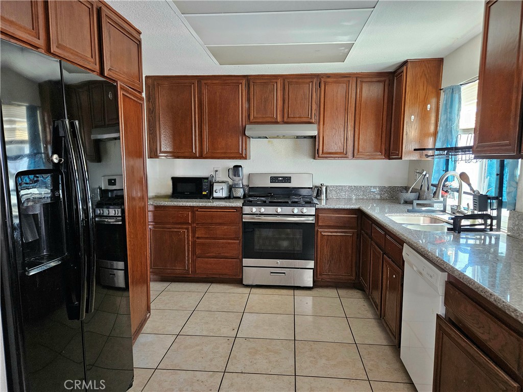 12996 Pacoima Property Photo 5