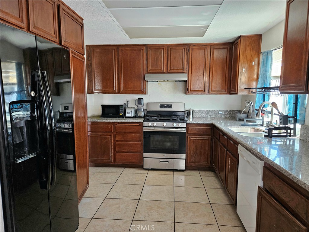 12996 Pacoima Property Photo 5