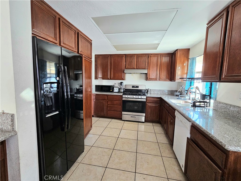 12996 Pacoima Property Photo 6