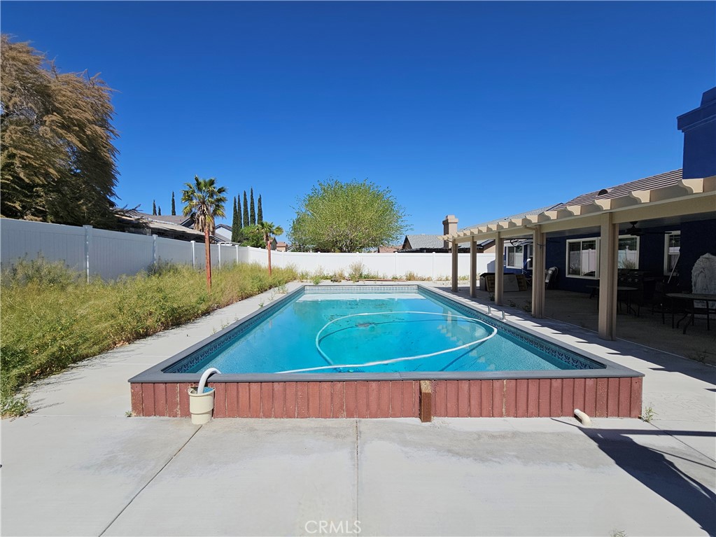 12996 Pacoima Property Photo 8