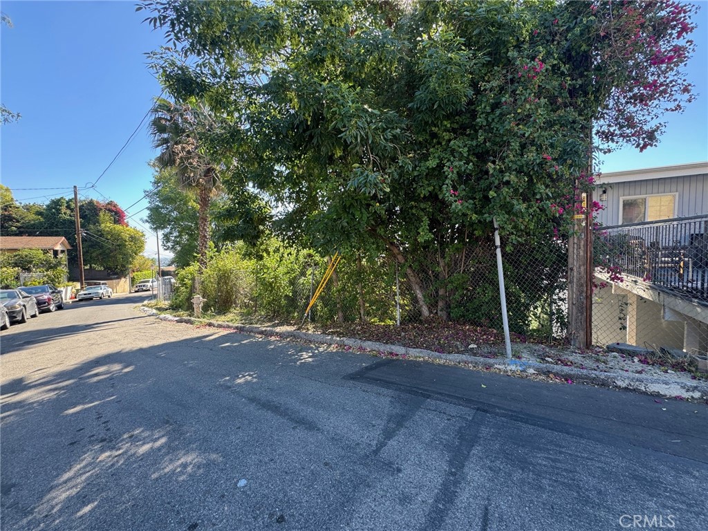 5000 La Calandria Property Photo 2