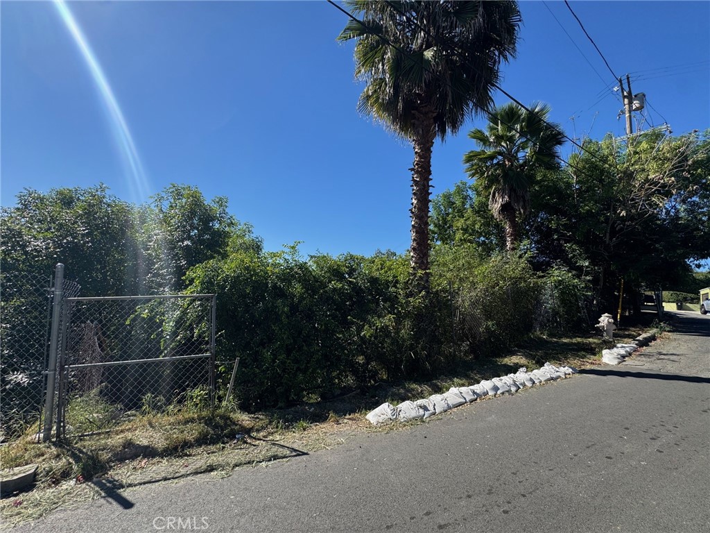 5000 La Calandria Property Photo 3