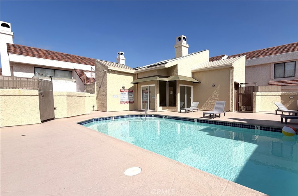 9906 Owensmouth 12 Property Photo 2