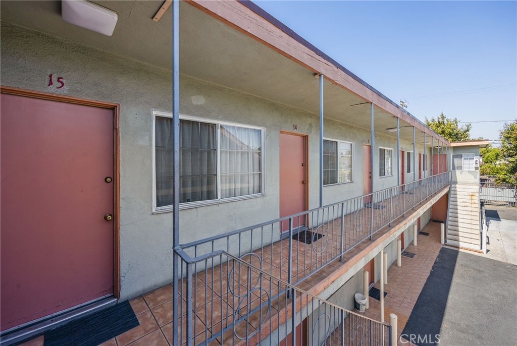 451 E Vernon Property Photo 12
